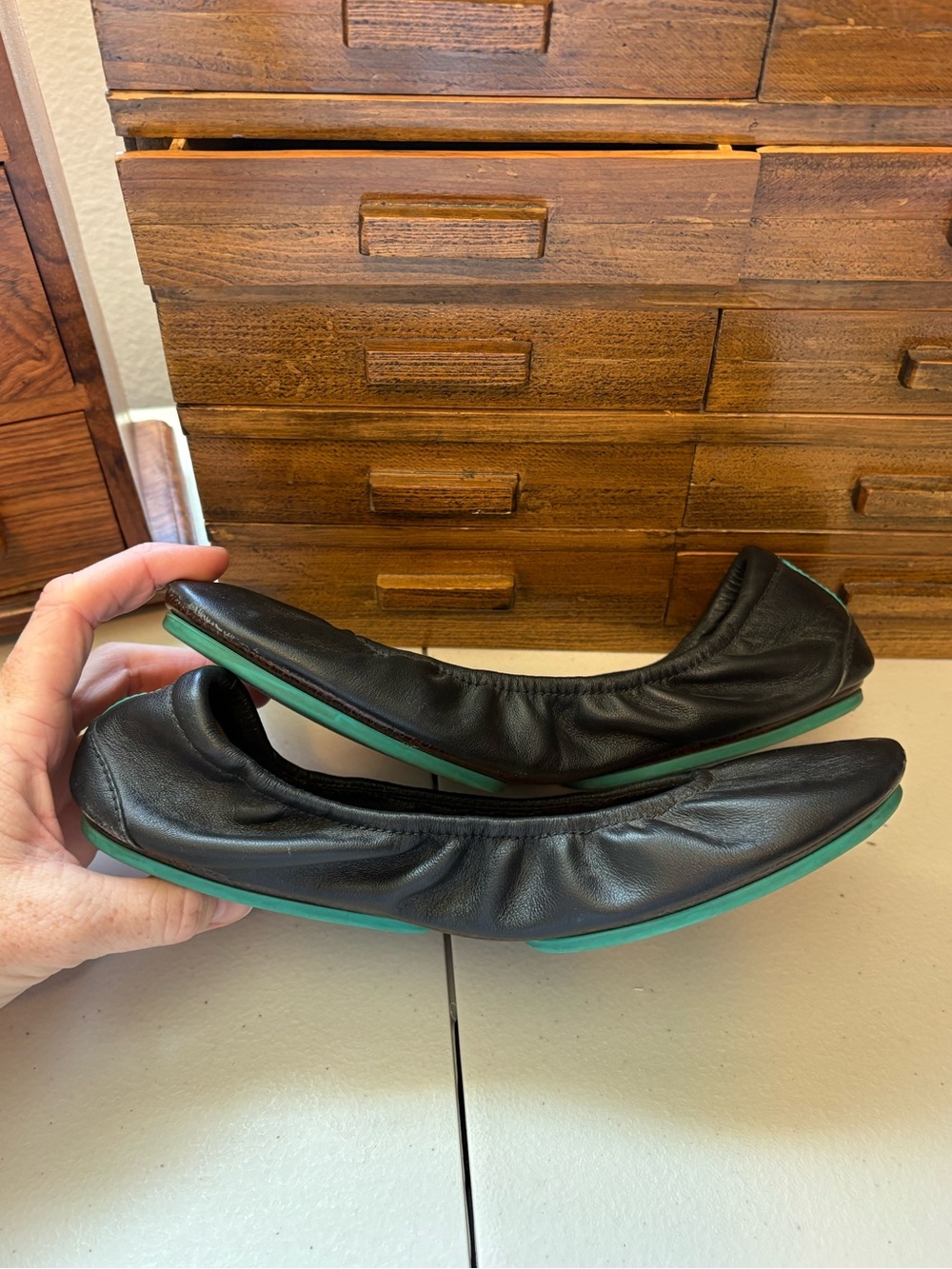 Tieks matte black ballet flats packable size 8 - Picture 7 of 9